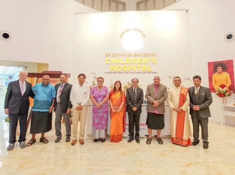 Group Picture – Prime Minister of Fiji with Sadguru Sri Madhusudan Sai and members of the Sai Prema Foundation, Fiji